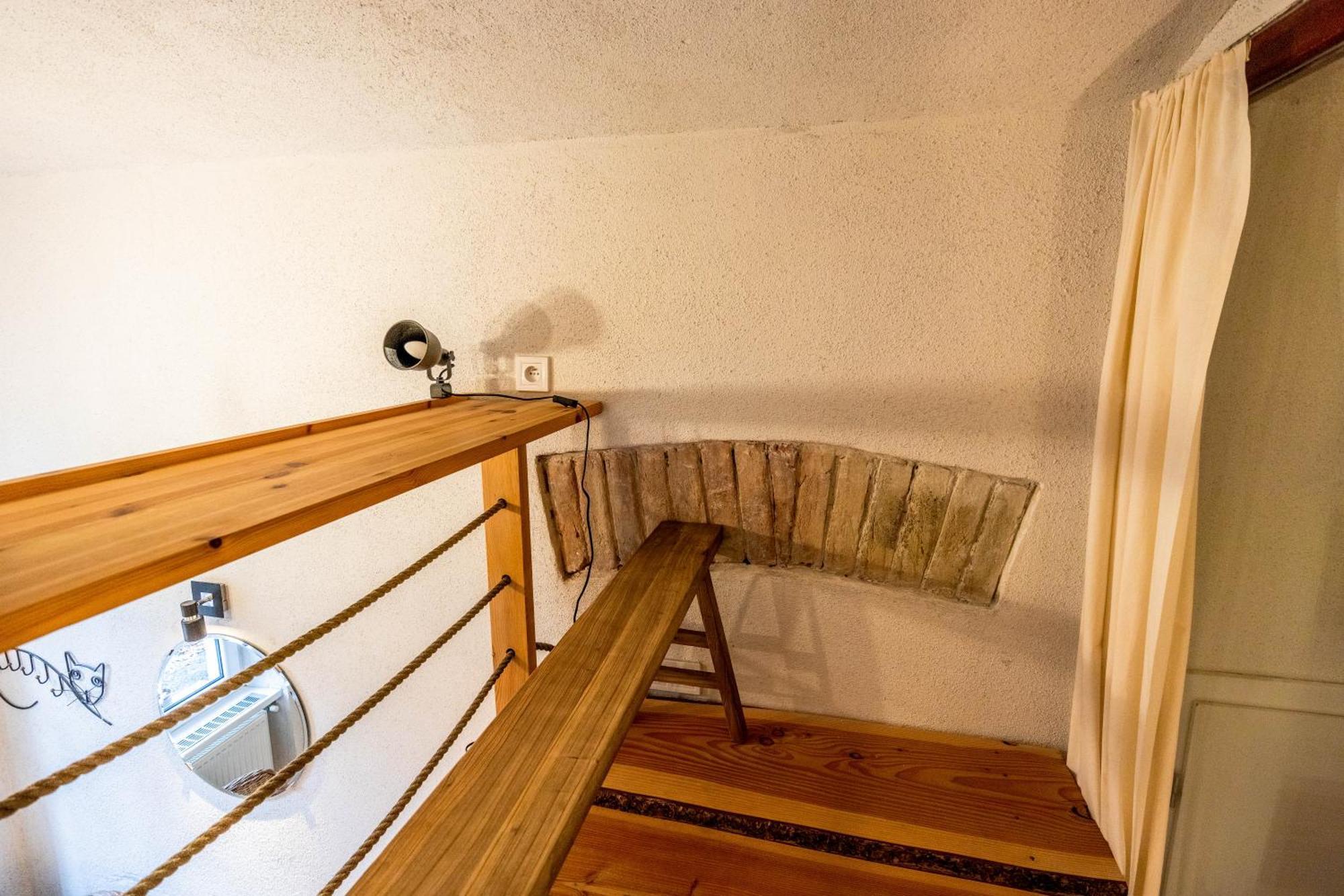 Historical Wine Apartment Bratislava Ngoại thất bức ảnh