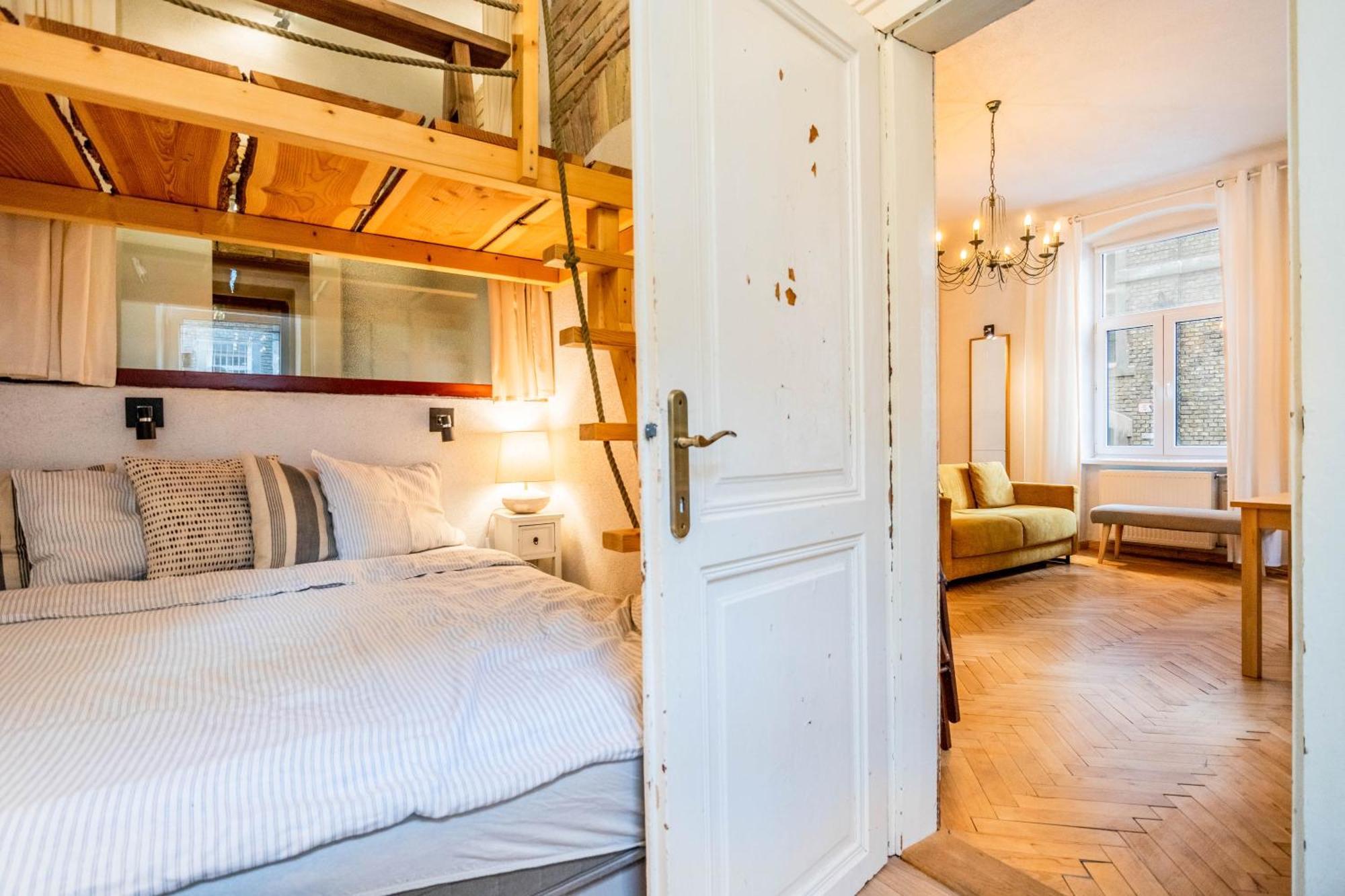 Historical Wine Apartment Bratislava Ngoại thất bức ảnh