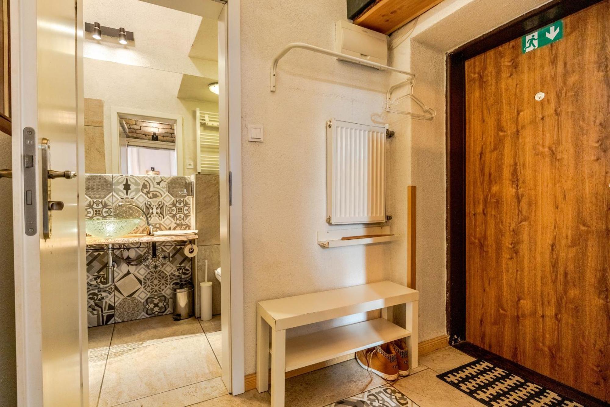 Historical Wine Apartment Bratislava Ngoại thất bức ảnh